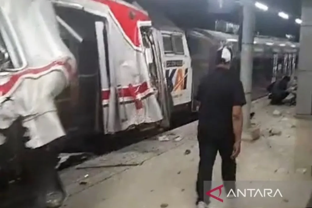 keccelakaan kereta bekasi EAE41B2B-9A25-413C-AACA-78FFC884A752_1.jpeg